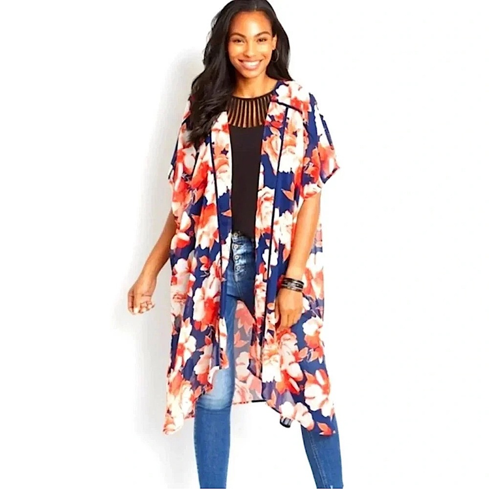 BAND OF GYPSIES Flower Print w/ Embroidered Blue Seamed Lined kimono
Size XS